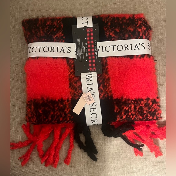 NWT VICTORIA’S SECRET Scarlet Check Red and Black Scarf - Picture 3 of 4